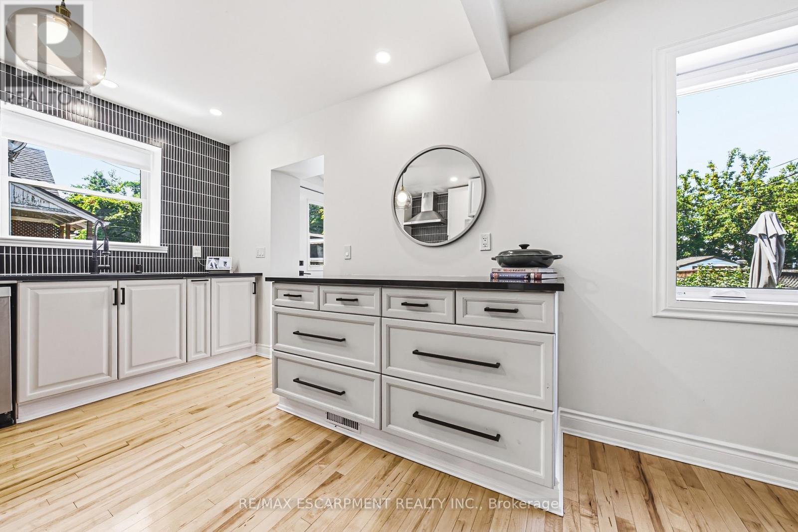 255 Weir Street N, Hamilton, ON - Indoor