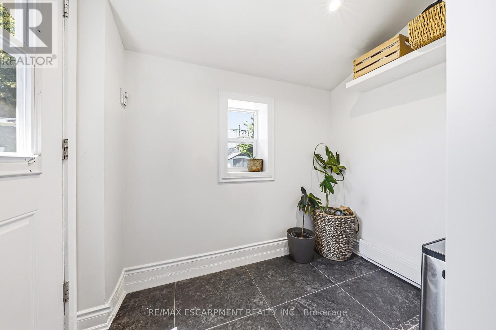 255 Weir Street N, Hamilton, ON - Indoor Photo Showing Other Room