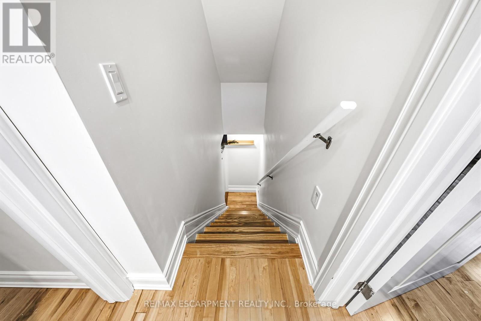255 Weir Street N, Hamilton, ON - Indoor Photo Showing Other Room