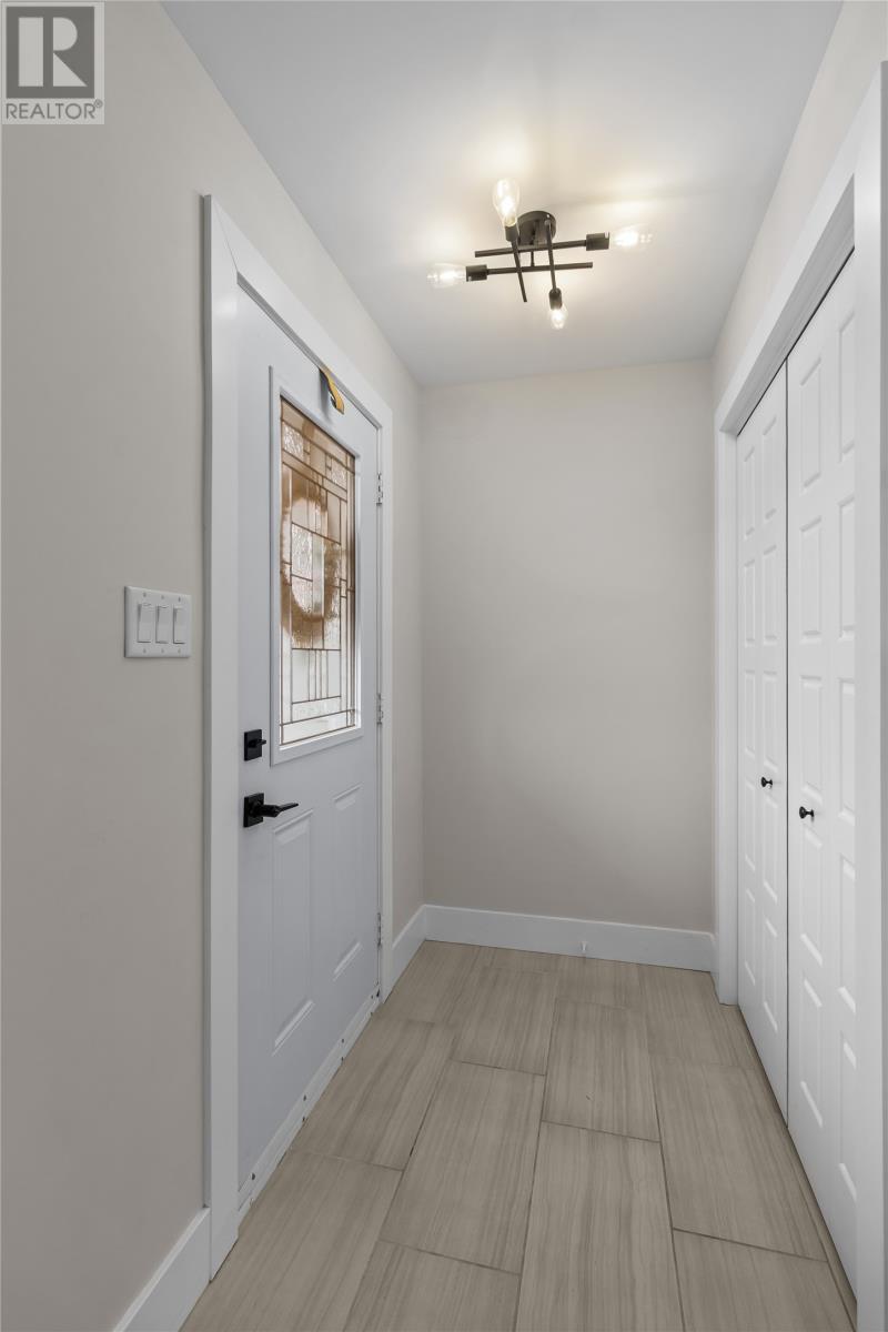 21 Devaughn Street, Paradise, NL - Indoor Photo Showing Other Room