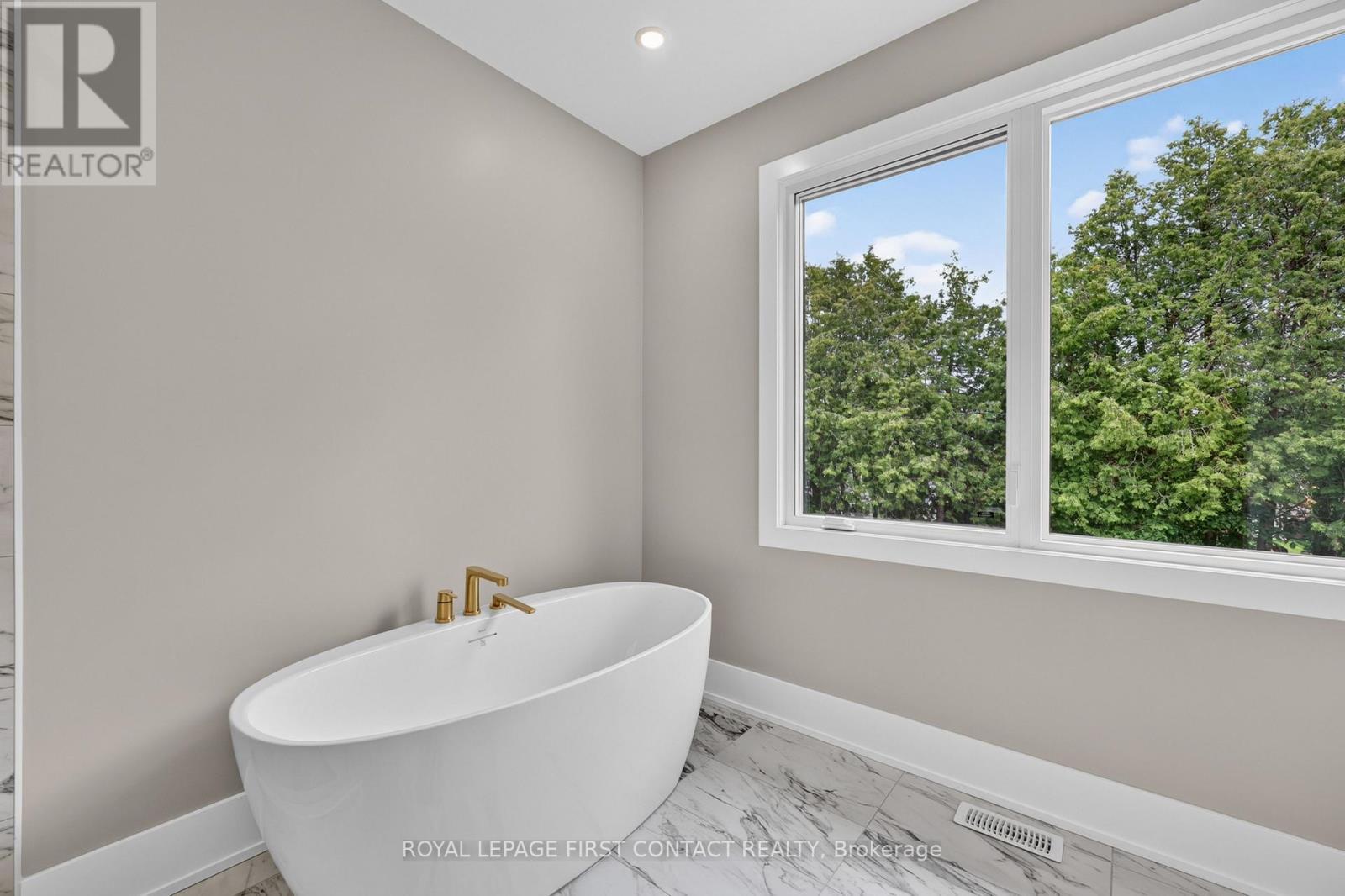 Primary Ensuite - Upper - 933 7Th Line, Innisfil, ON - Indoor Photo Showing Bathroom
