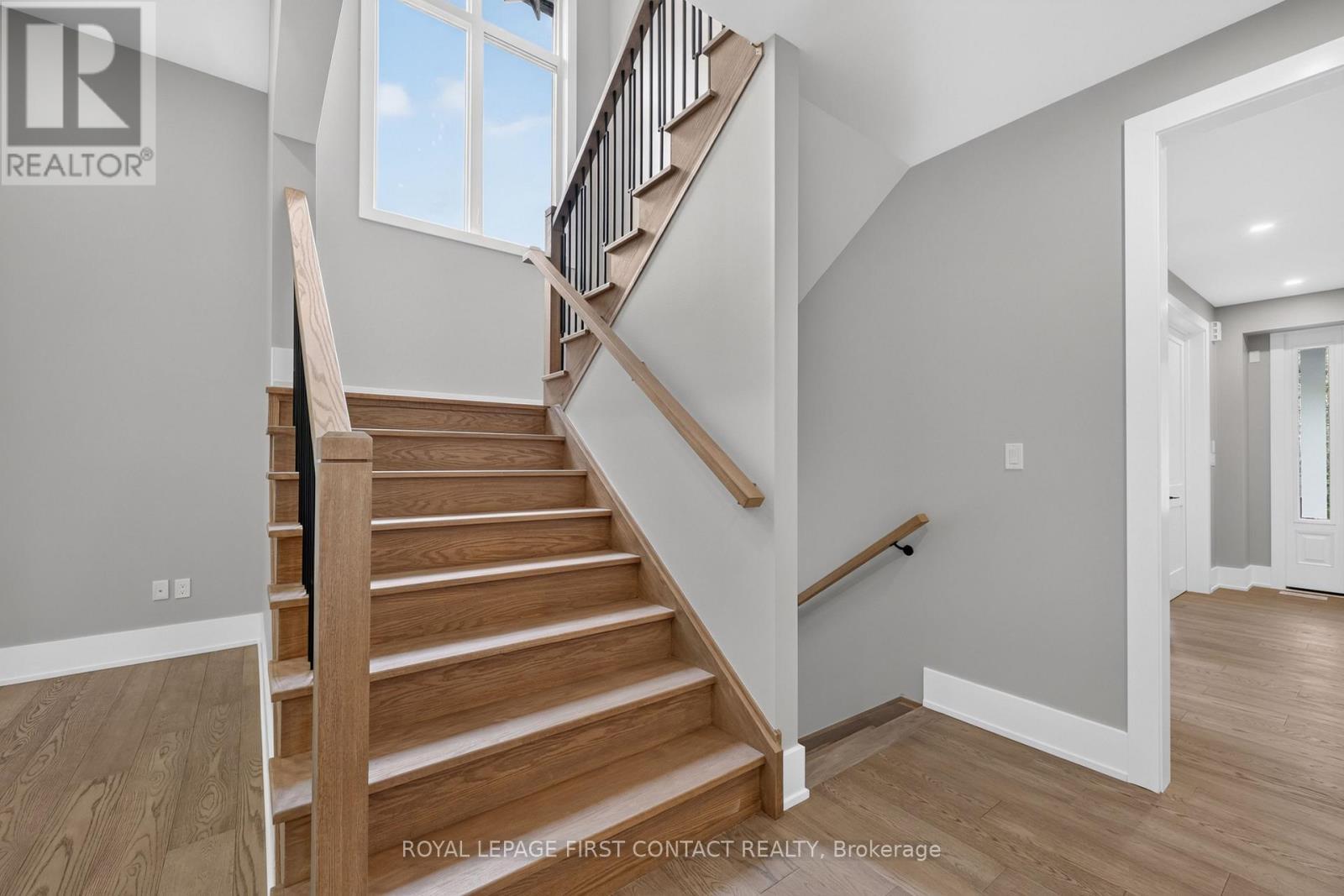 Staircase - Upper - 933 7Th Line, Innisfil, ON - Indoor Photo Showing Other Room
