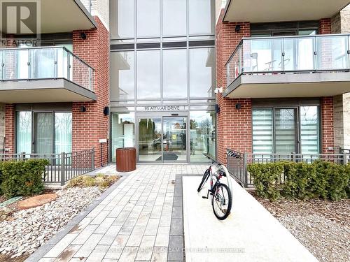 113 - 95 ATTMAR DRIVE  Brampton, ON L6P 0Y6