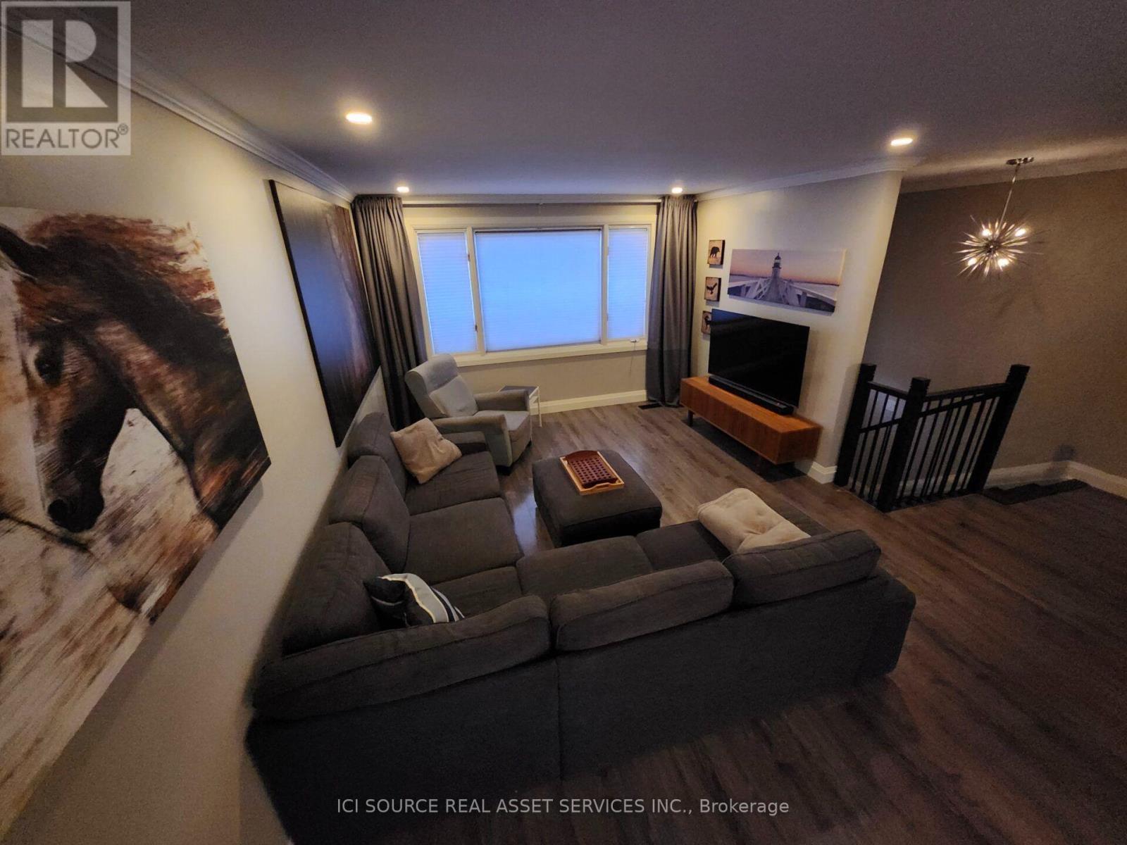 699 Castleguard Crescent, Burlington, ON - Indoor Photo Showing Living Room With Fireplace