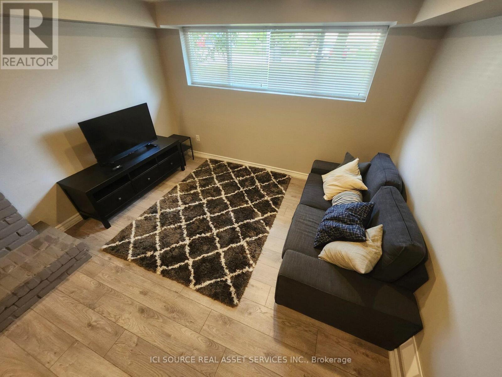 699 Castleguard Crescent, Burlington, ON - Indoor