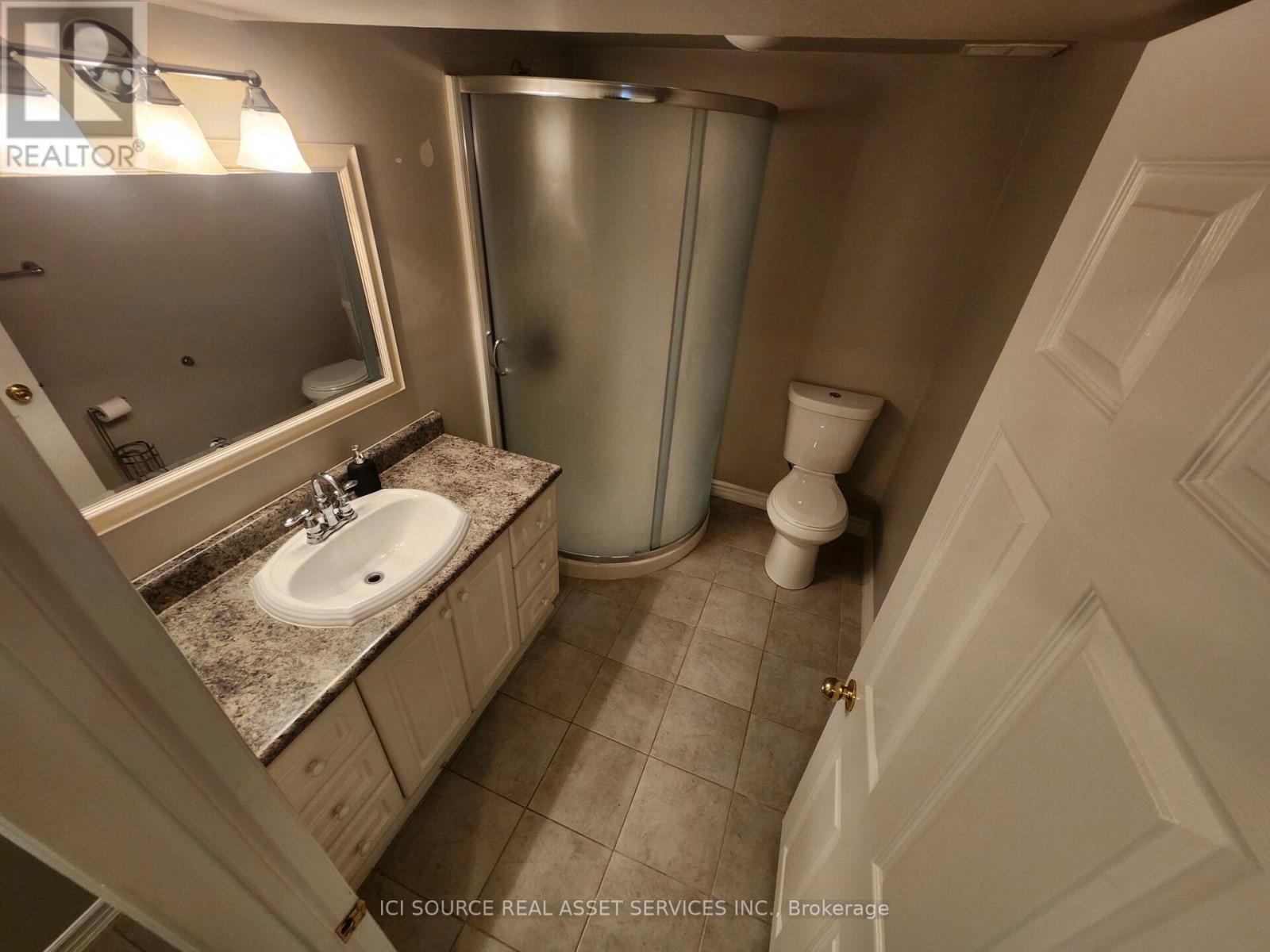 699 Castleguard Crescent, Burlington, ON - Indoor Photo Showing Bathroom