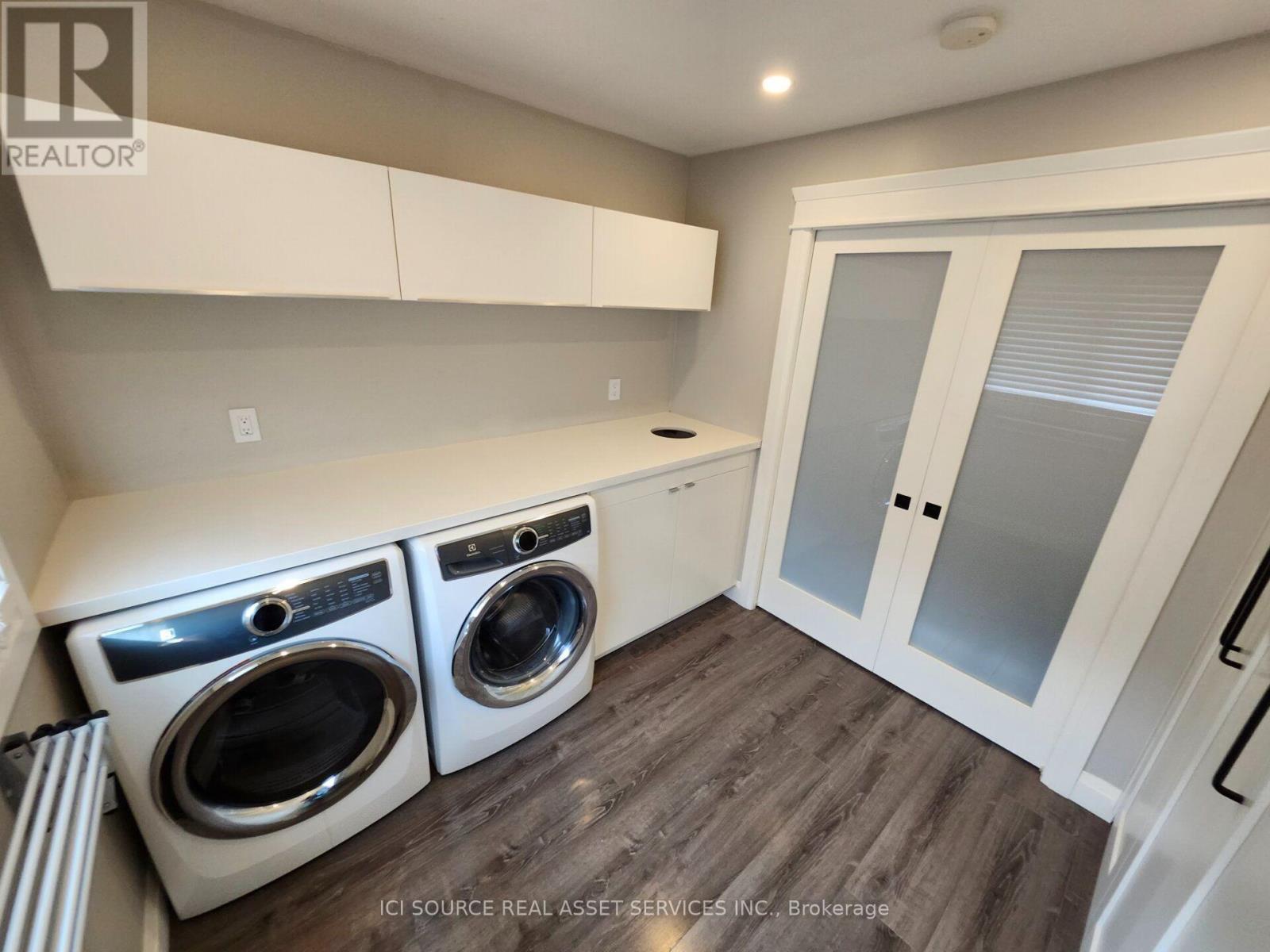 699 Castleguard Crescent, Burlington, ON - Indoor Photo Showing Laundry Room