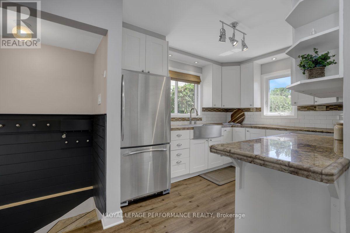 12 Prince Albert Street, Ottawa, ON - Indoor Photo Showing Kitchen