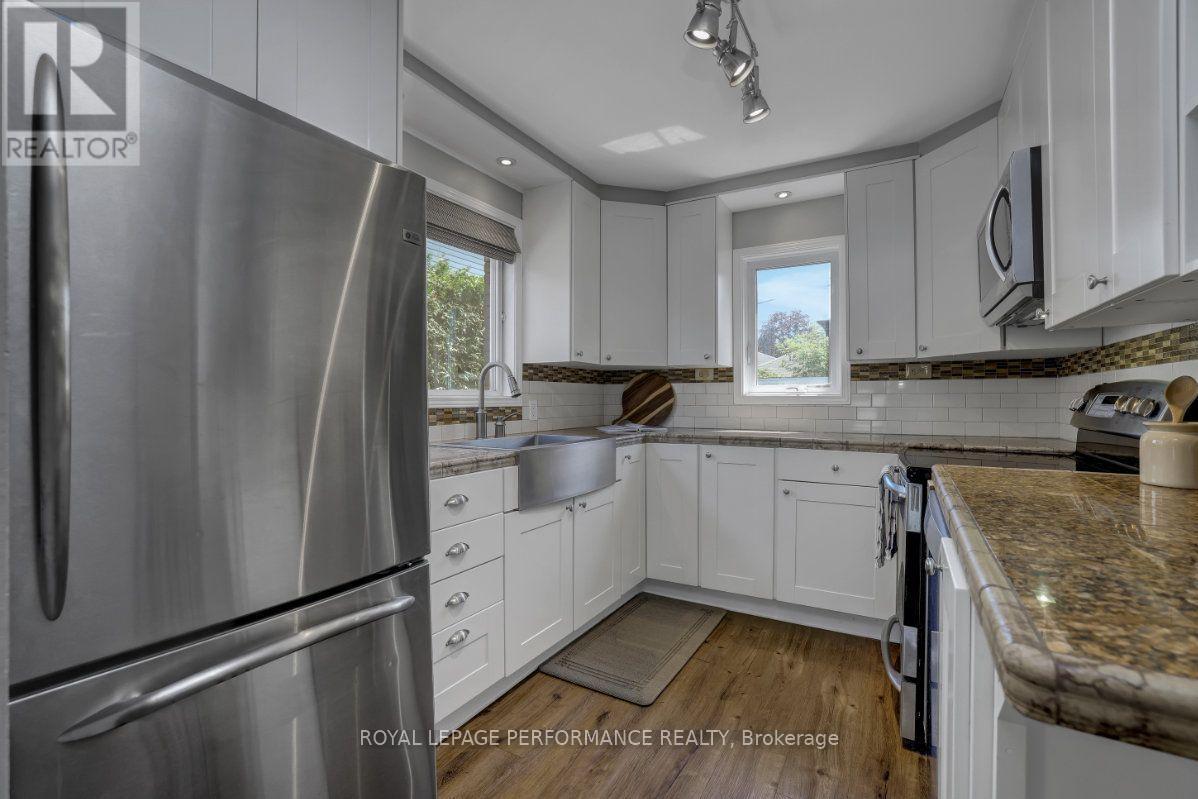 12 Prince Albert Street, Ottawa, ON - Indoor Photo Showing Kitchen