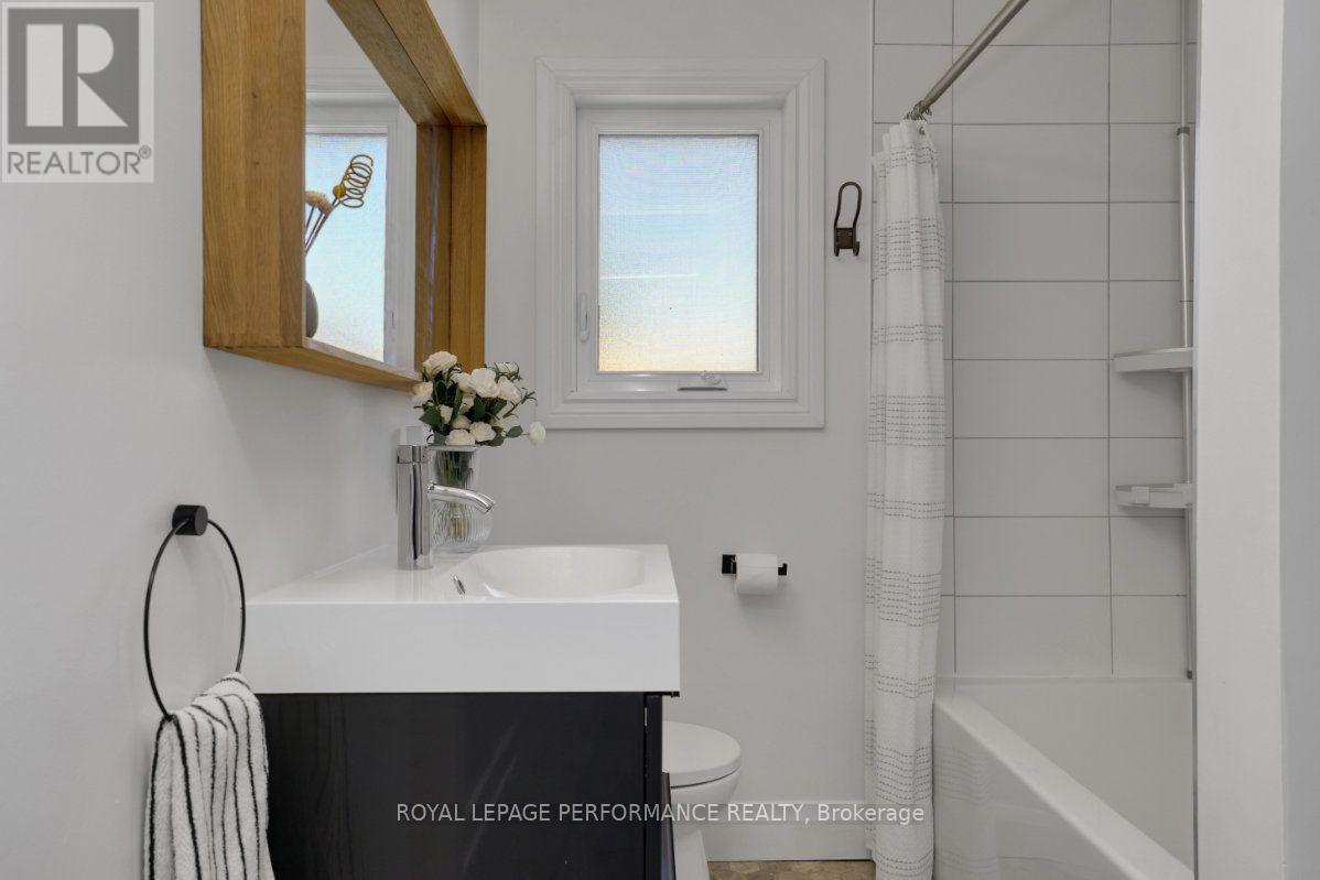 12 Prince Albert Street, Ottawa, ON - Indoor Photo Showing Bathroom