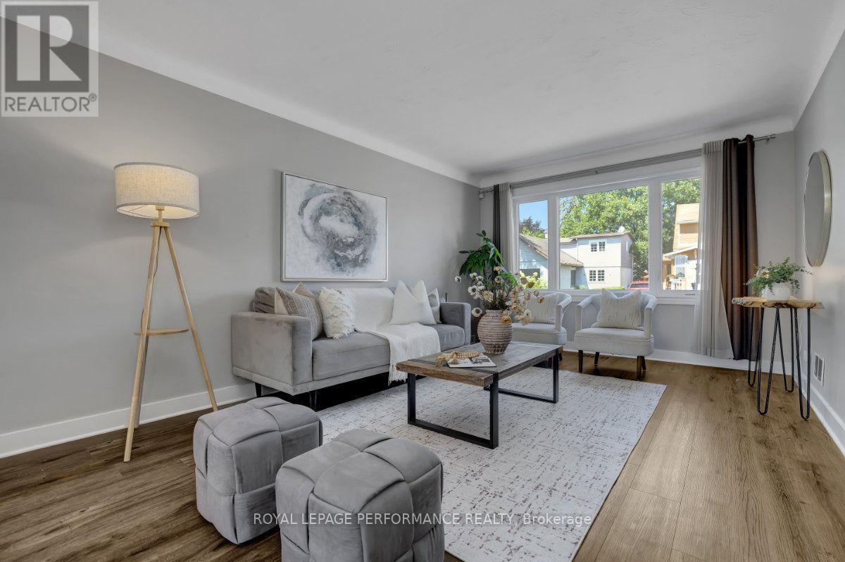 12 Prince Albert Street, Ottawa, ON - Indoor Photo Showing Living Room