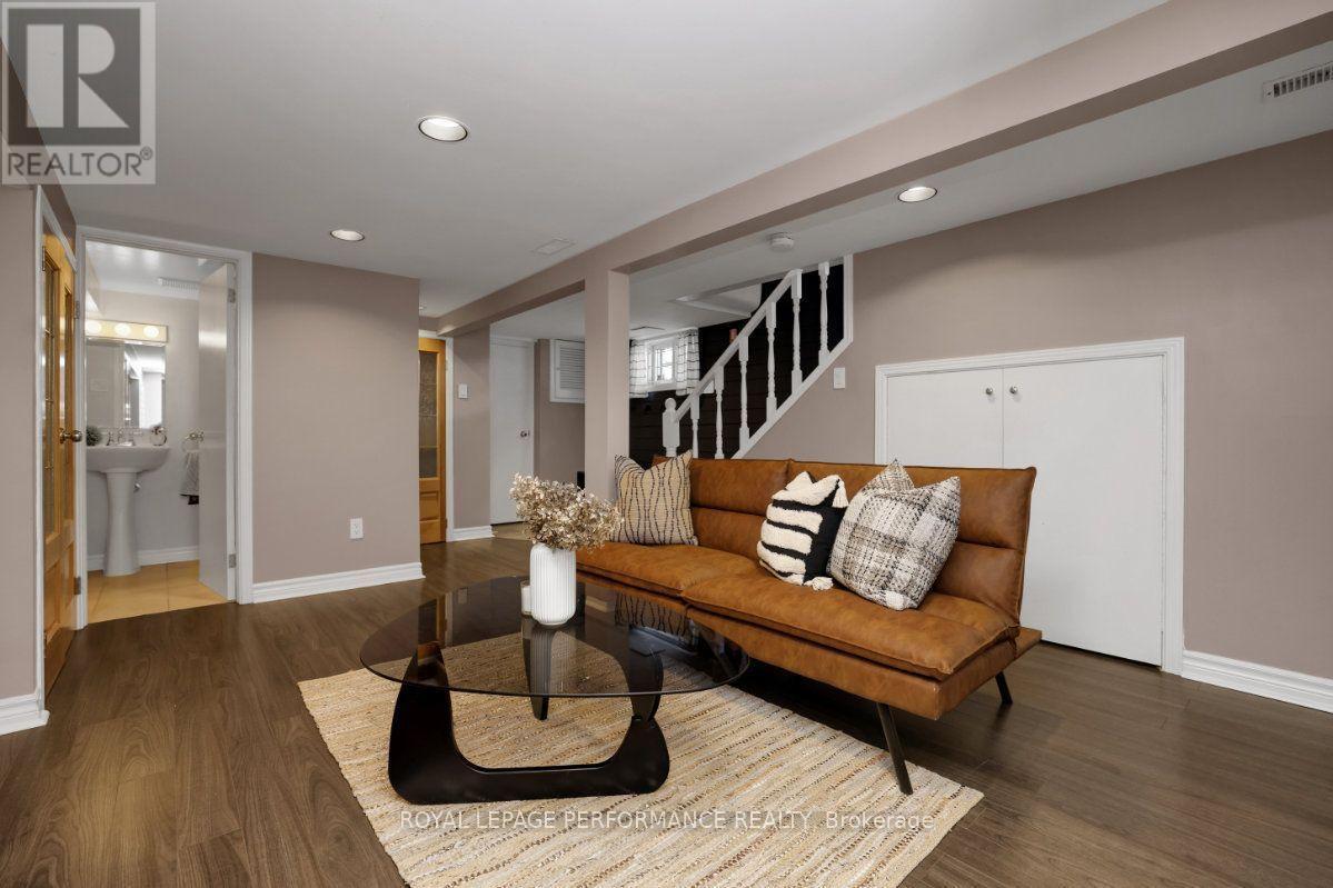 12 Prince Albert Street, Ottawa, ON - Indoor Photo Showing Living Room