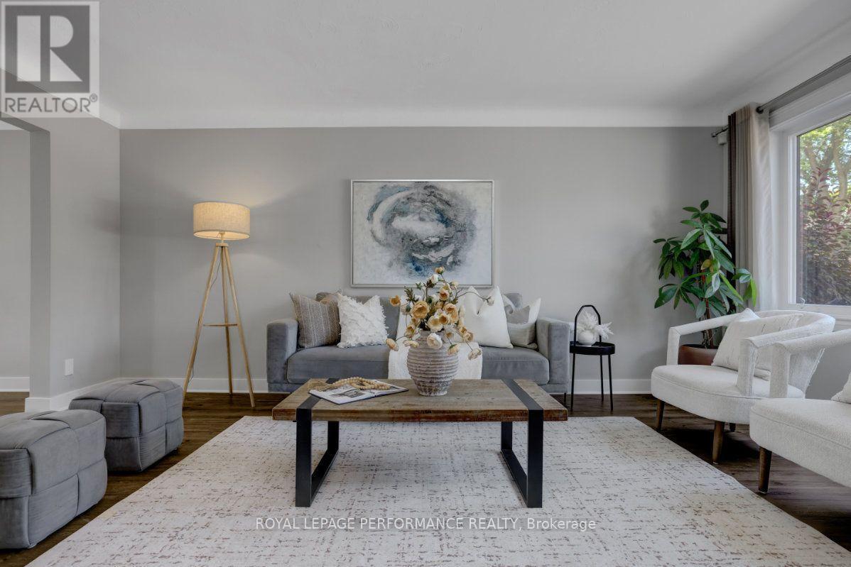 12 Prince Albert Street, Ottawa, ON - Indoor Photo Showing Living Room