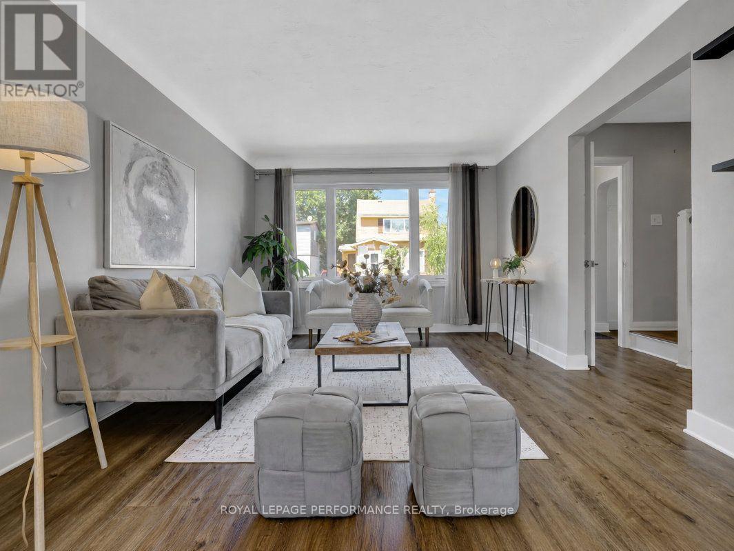 12 Prince Albert Street, Ottawa, ON - Indoor Photo Showing Living Room