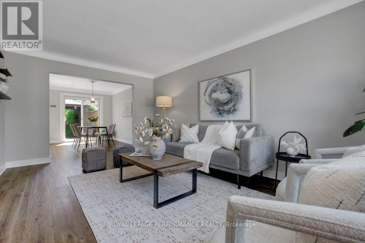 12 Prince Albert Street, Ottawa, ON - Indoor Photo Showing Living Room