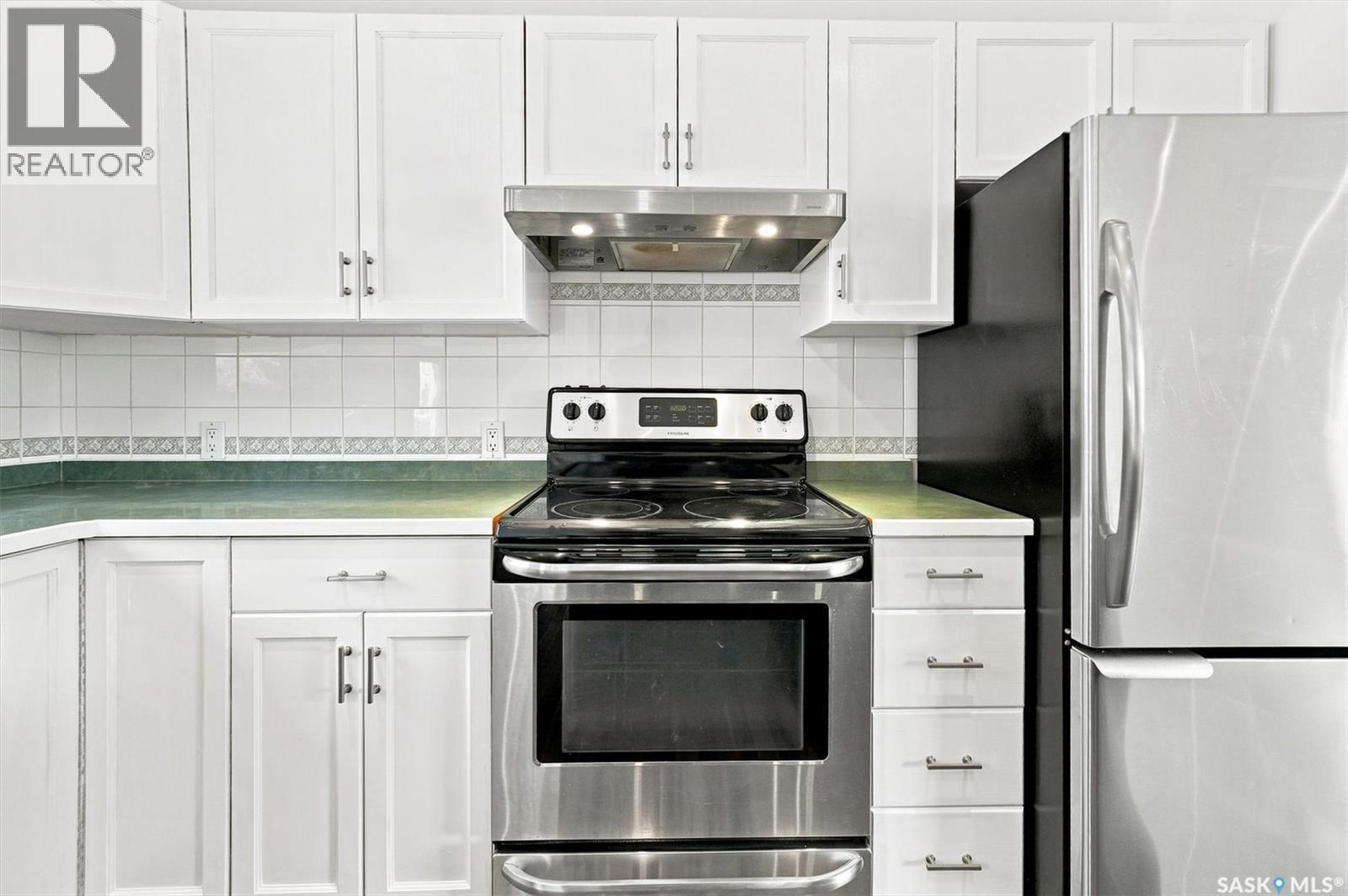 1315 Wilson Crescent, Saskatoon, SK - Indoor Photo Showing Kitchen With Stainless Steel Kitchen