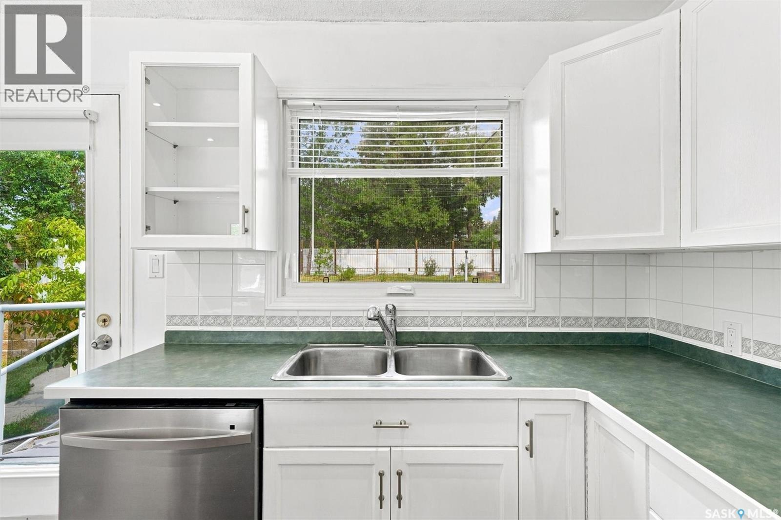 1315 Wilson Crescent, Saskatoon, SK - Indoor Photo Showing Kitchen With Double Sink