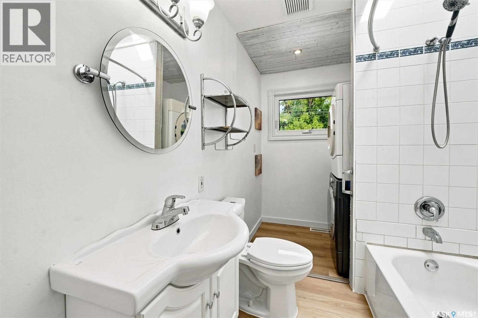 1315 Wilson Crescent, Saskatoon, SK - Indoor Photo Showing Bathroom