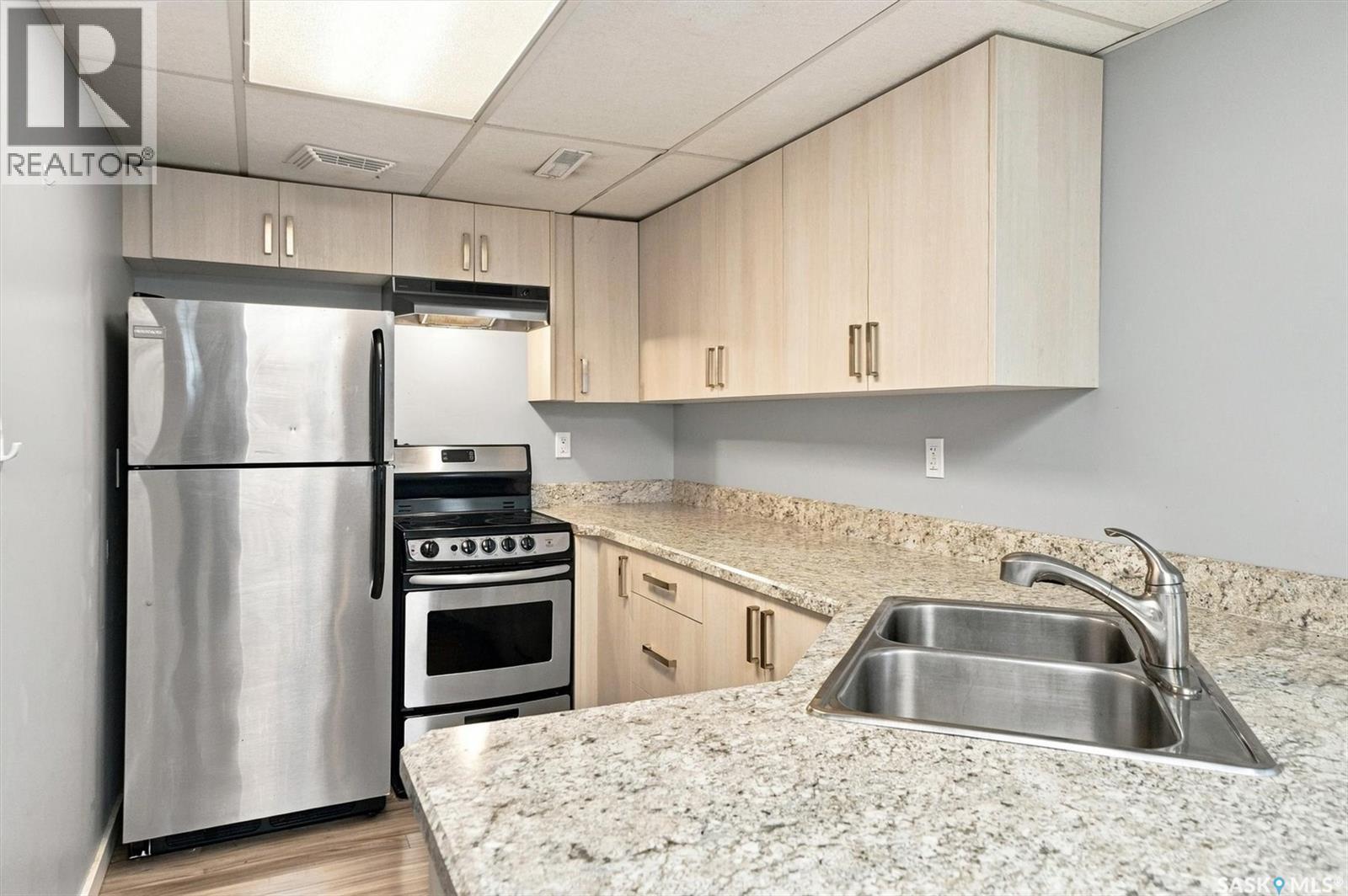 1315 Wilson Crescent, Saskatoon, SK - Indoor Photo Showing Kitchen With Stainless Steel Kitchen With Double Sink