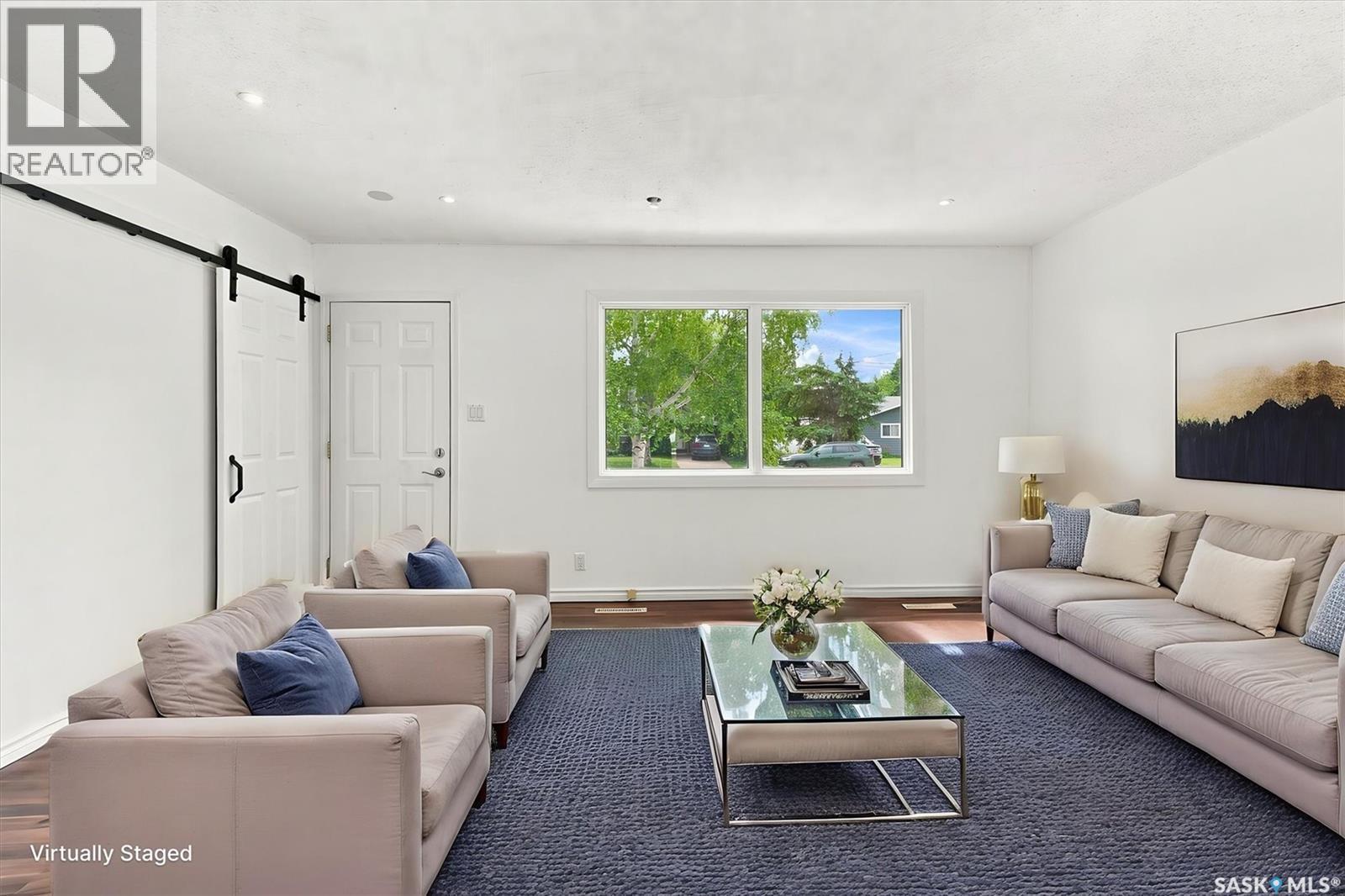 1315 Wilson Crescent, Saskatoon, SK - Indoor Photo Showing Living Room