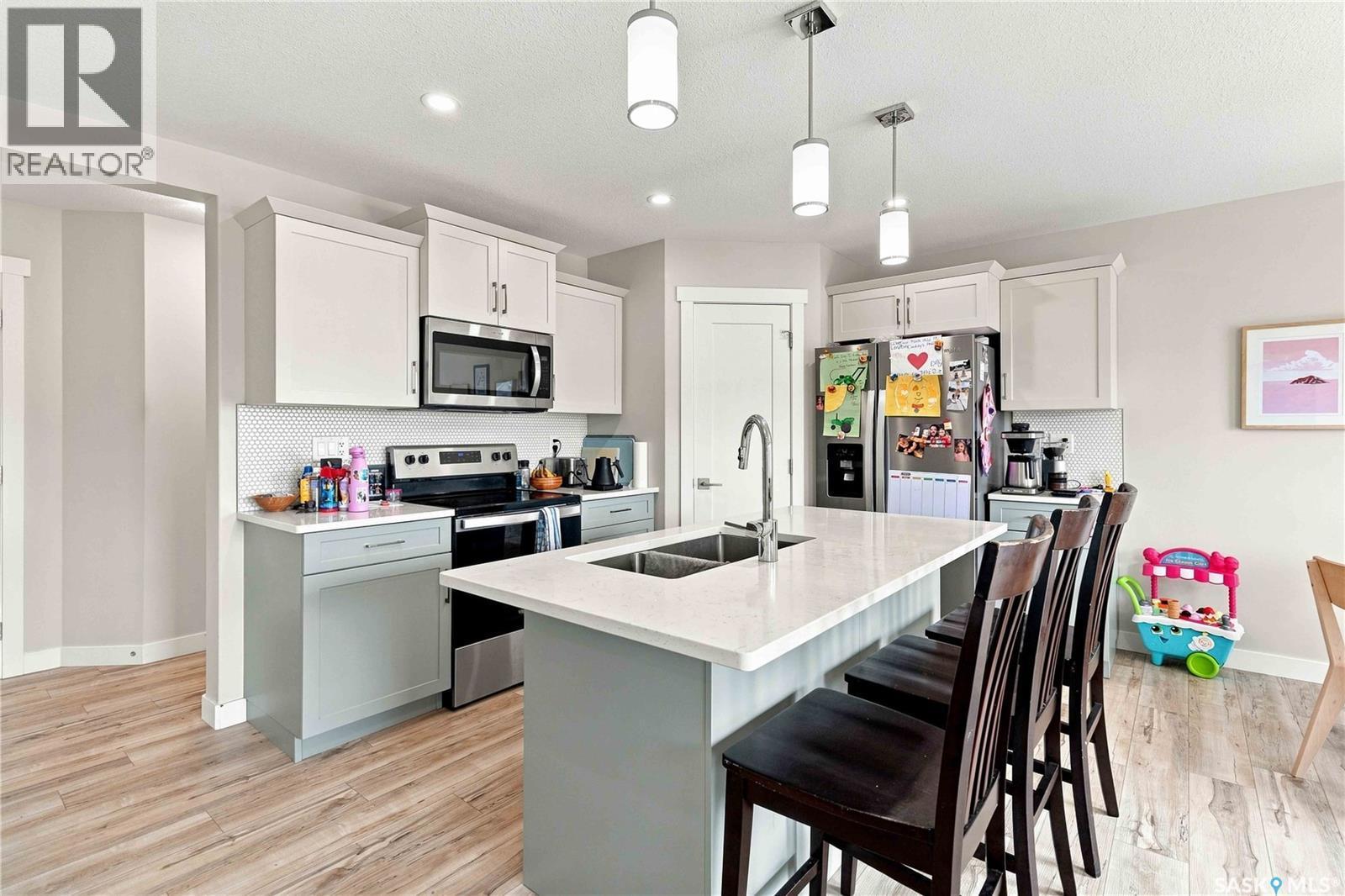 422 Myles Heidt Manor, Saskatoon, SK - Indoor Photo Showing Kitchen With Stainless Steel Kitchen With Double Sink With Upgraded Kitchen