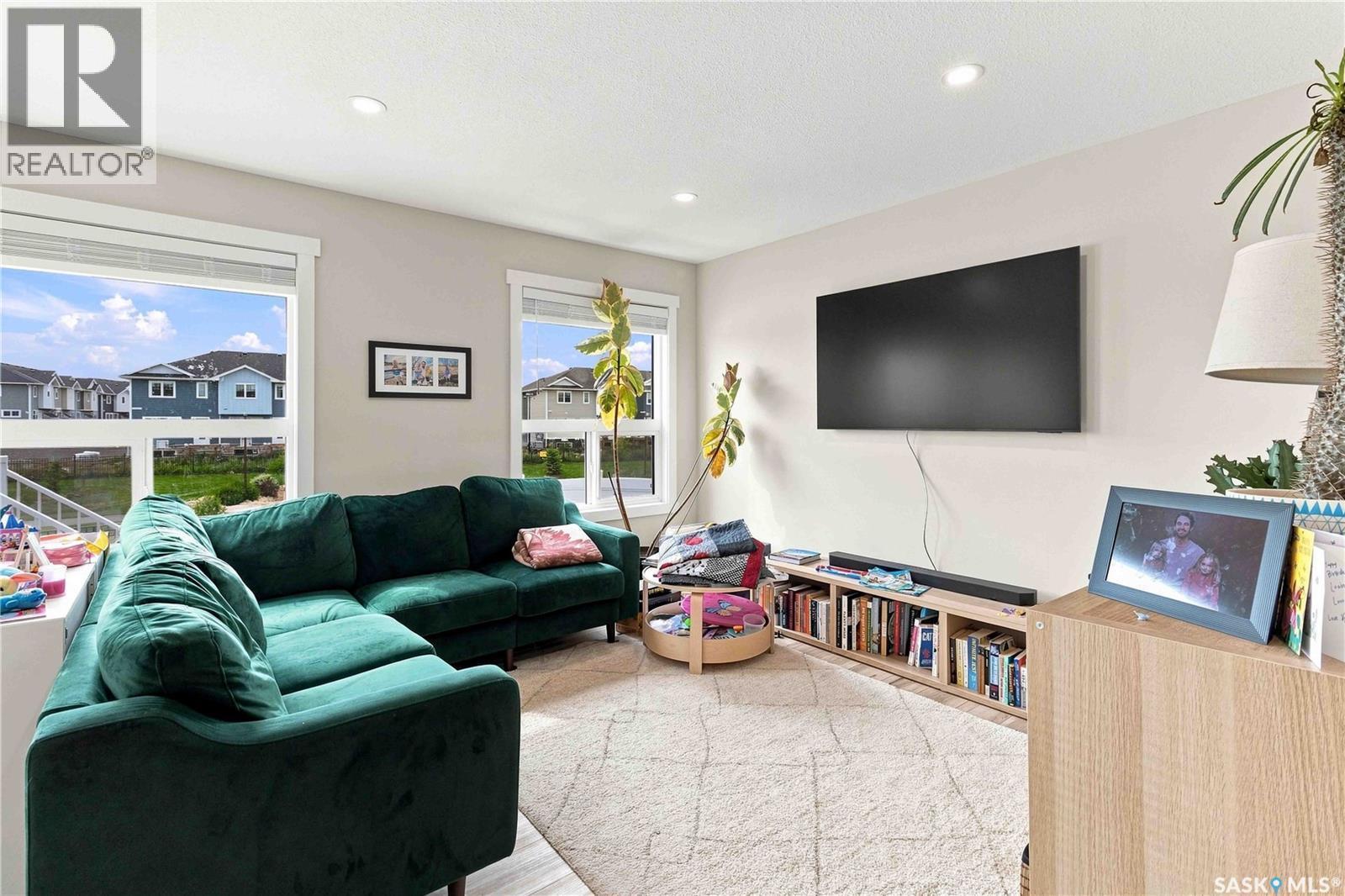 422 Myles Heidt Manor, Saskatoon, SK - Indoor Photo Showing Living Room