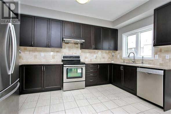 20 Pineforest Place, Markham, ON - Indoor Photo Showing Kitchen With Stainless Steel Kitchen With Upgraded Kitchen