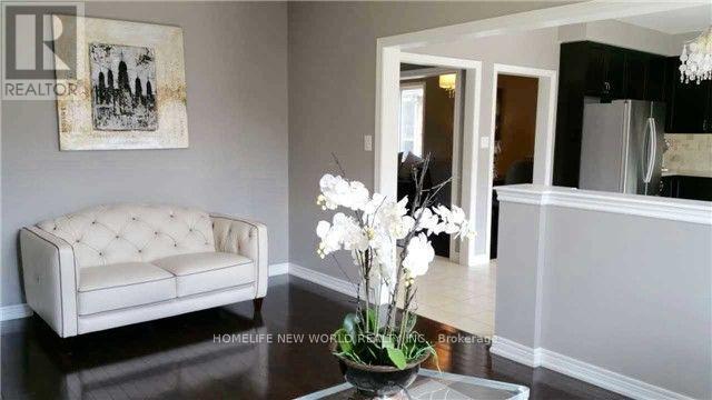 20 Pineforest Place, Markham, ON - Indoor Photo Showing Living Room