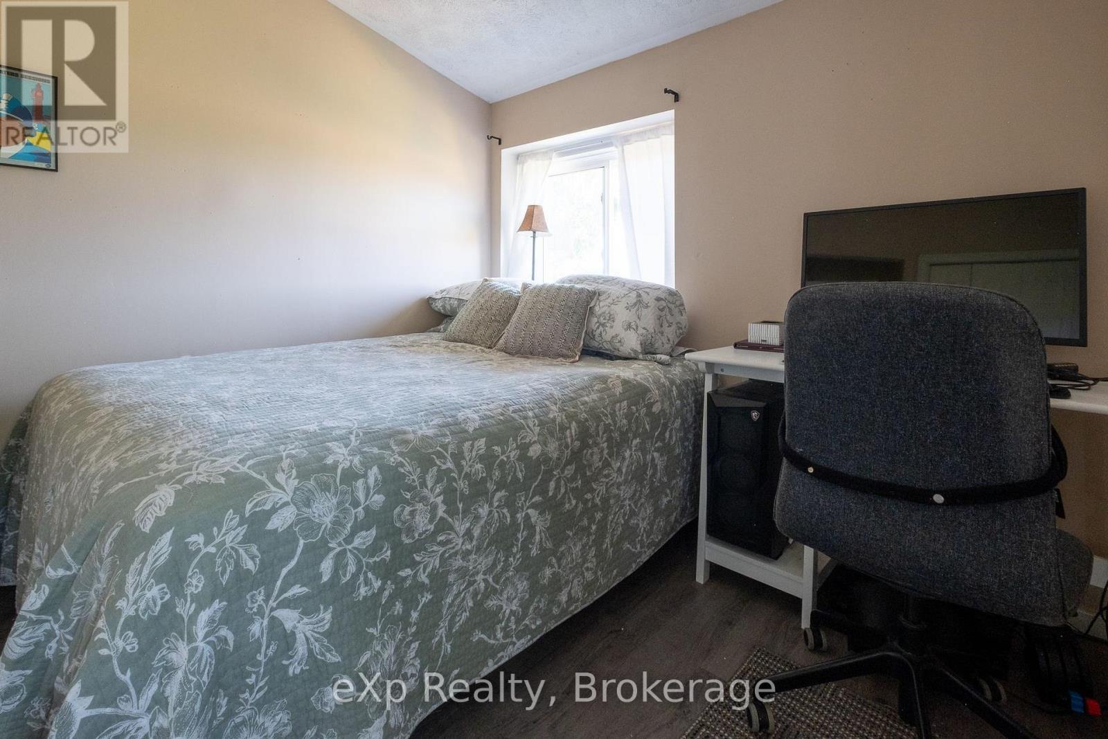 742649 Sideroad 4B, Chatsworth, ON - Indoor Photo Showing Bedroom