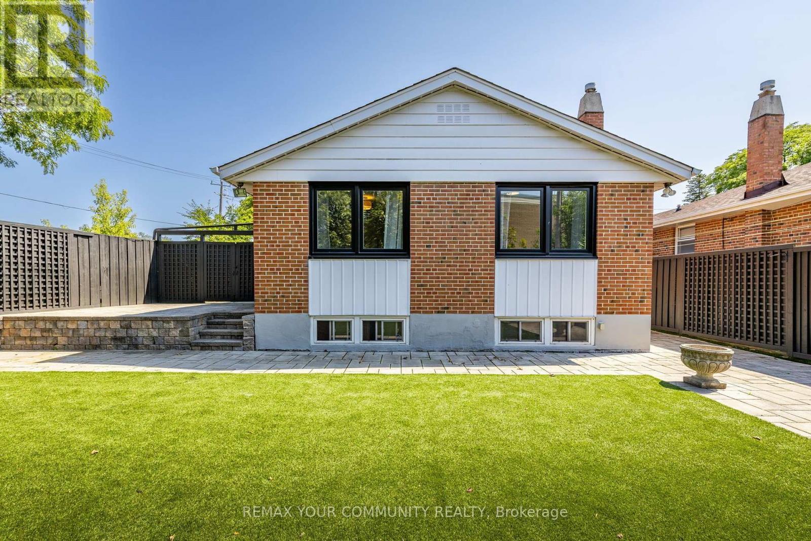 2 Doonaree Drive, Toronto, ON - Outdoor