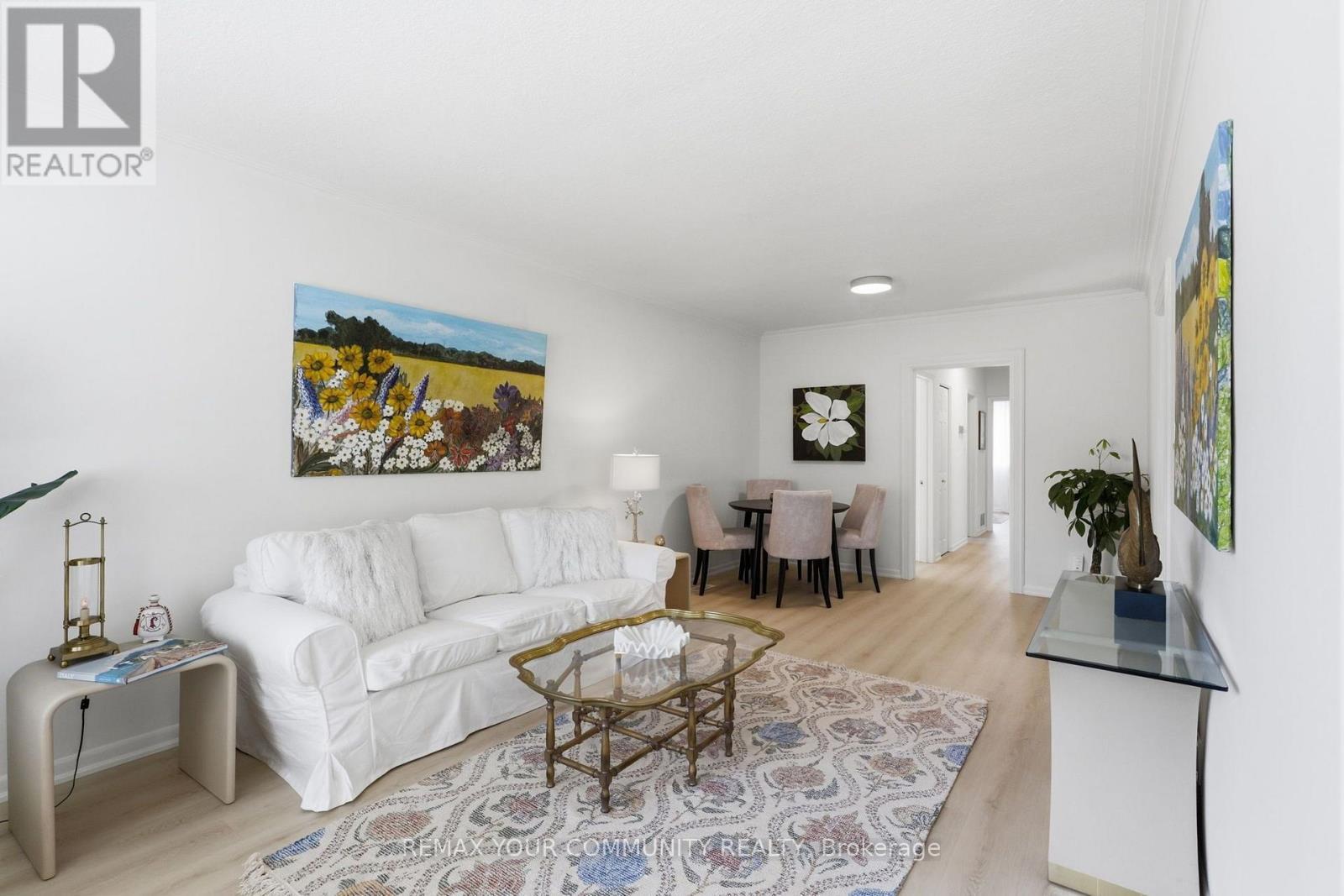2 Doonaree Drive, Toronto, ON - Indoor Photo Showing Living Room