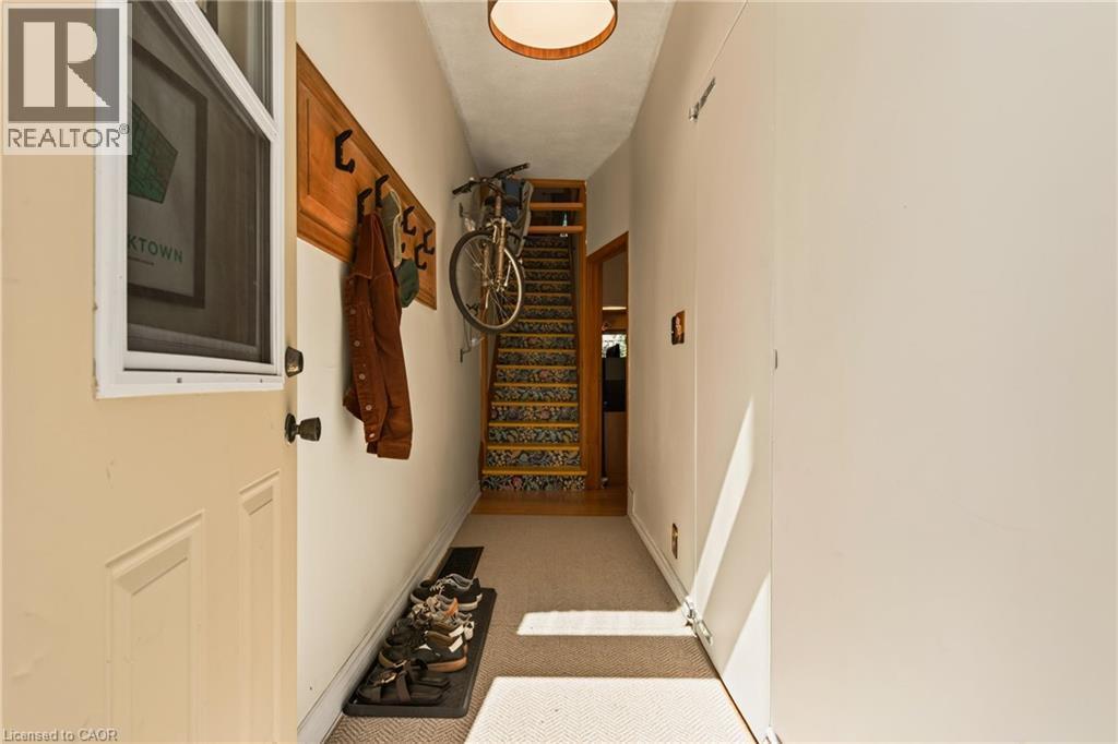 22 Spring Street, Hamilton, ON - Indoor Photo Showing Other Room