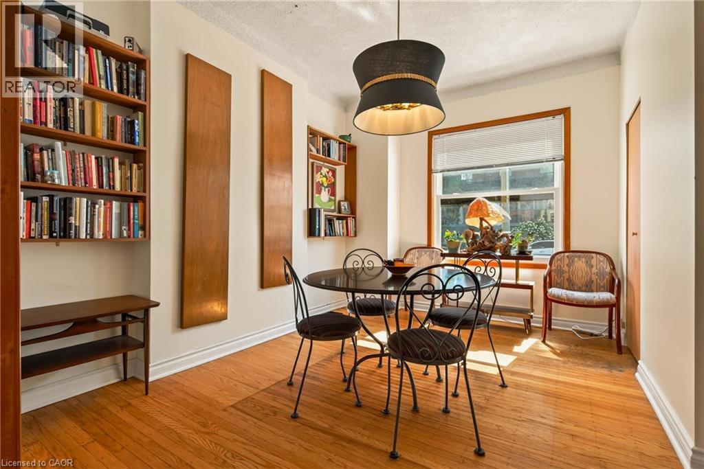 22 Spring Street, Hamilton, ON - Indoor