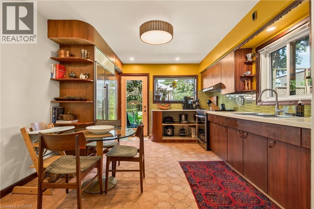 22 Spring Street, Hamilton, ON - Indoor Photo Showing Other Room