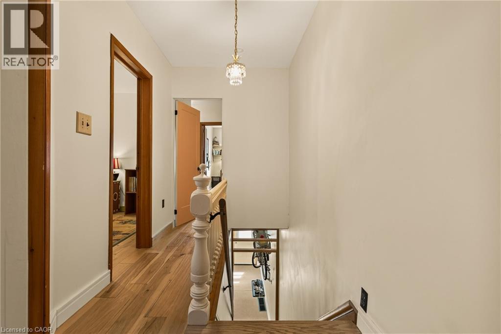 22 Spring Street, Hamilton, ON - Indoor Photo Showing Other Room