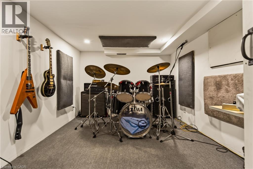 22 Spring Street, Hamilton, ON - Indoor Photo Showing Other Room
