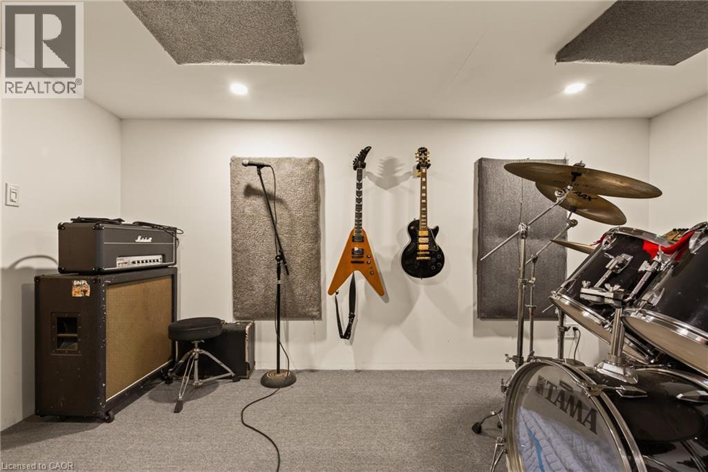 22 Spring Street, Hamilton, ON - Indoor