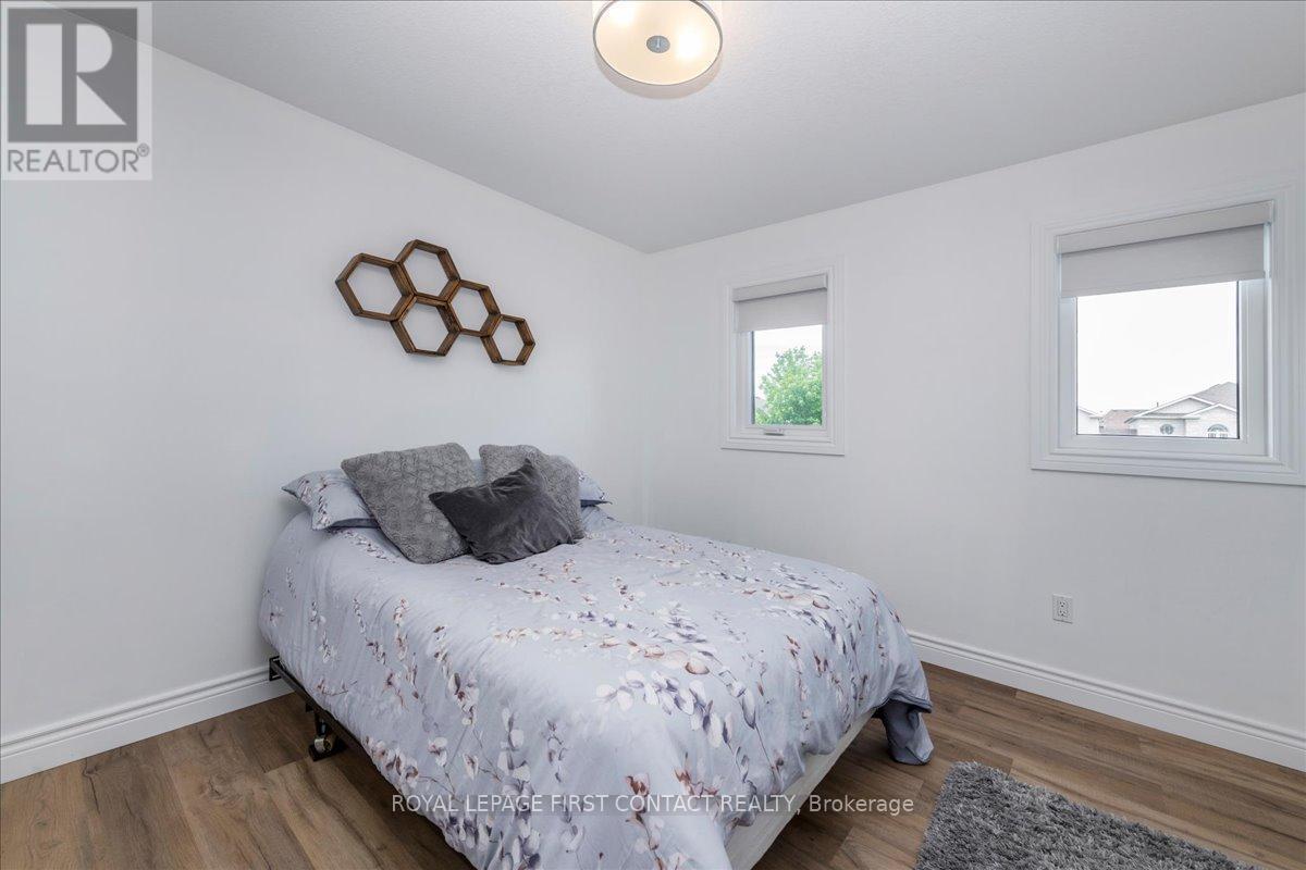 Bedroom - 182 Banting Crescent, Essa, ON - Indoor Photo Showing Bedroom