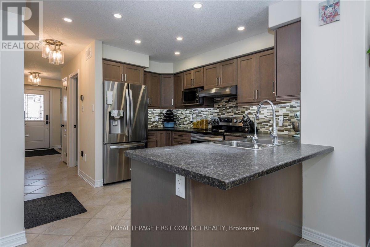 Kitchen - 182 Banting Crescent, Essa, ON - Indoor Photo Showing Kitchen With Stainless Steel Kitchen With Double Sink With Upgraded Kitchen