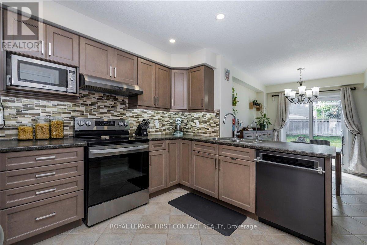 Kitchen - 182 Banting Crescent, Essa, ON - Indoor Photo Showing Kitchen With Double Sink