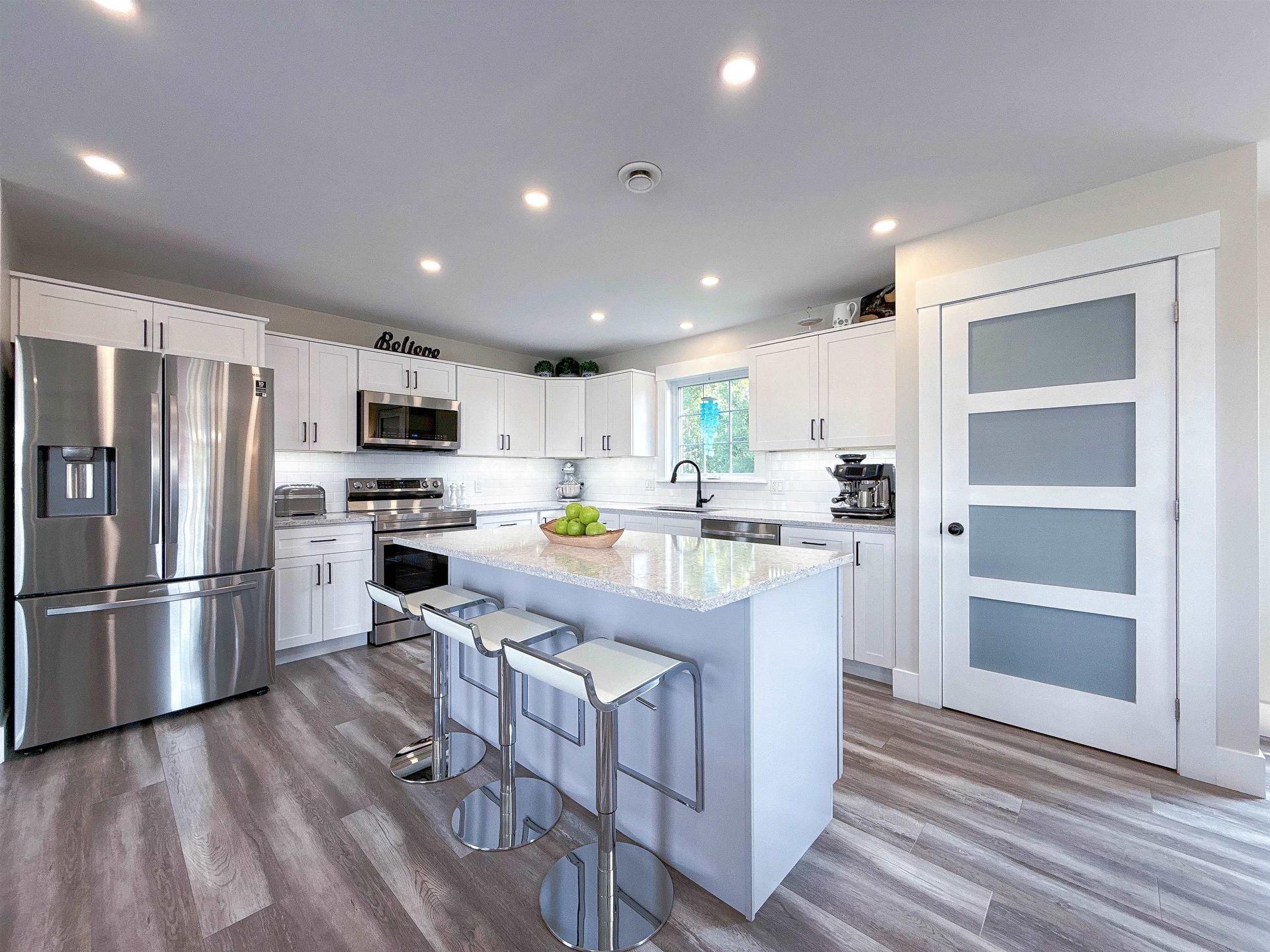 34 Waters Edge Lane, Cornwall, PE - Indoor Photo Showing Kitchen With Upgraded Kitchen