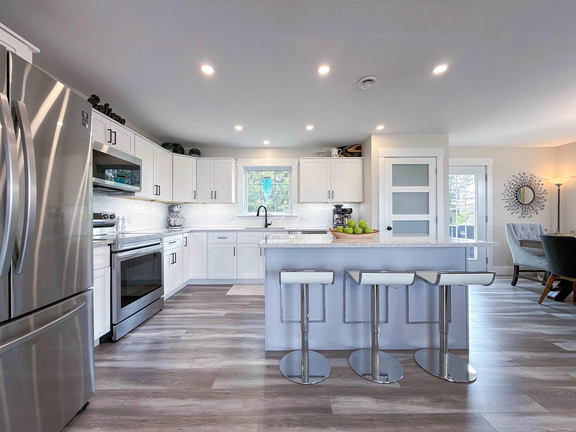 34 Waters Edge Lane, Cornwall, PE - Indoor Photo Showing Kitchen With Upgraded Kitchen