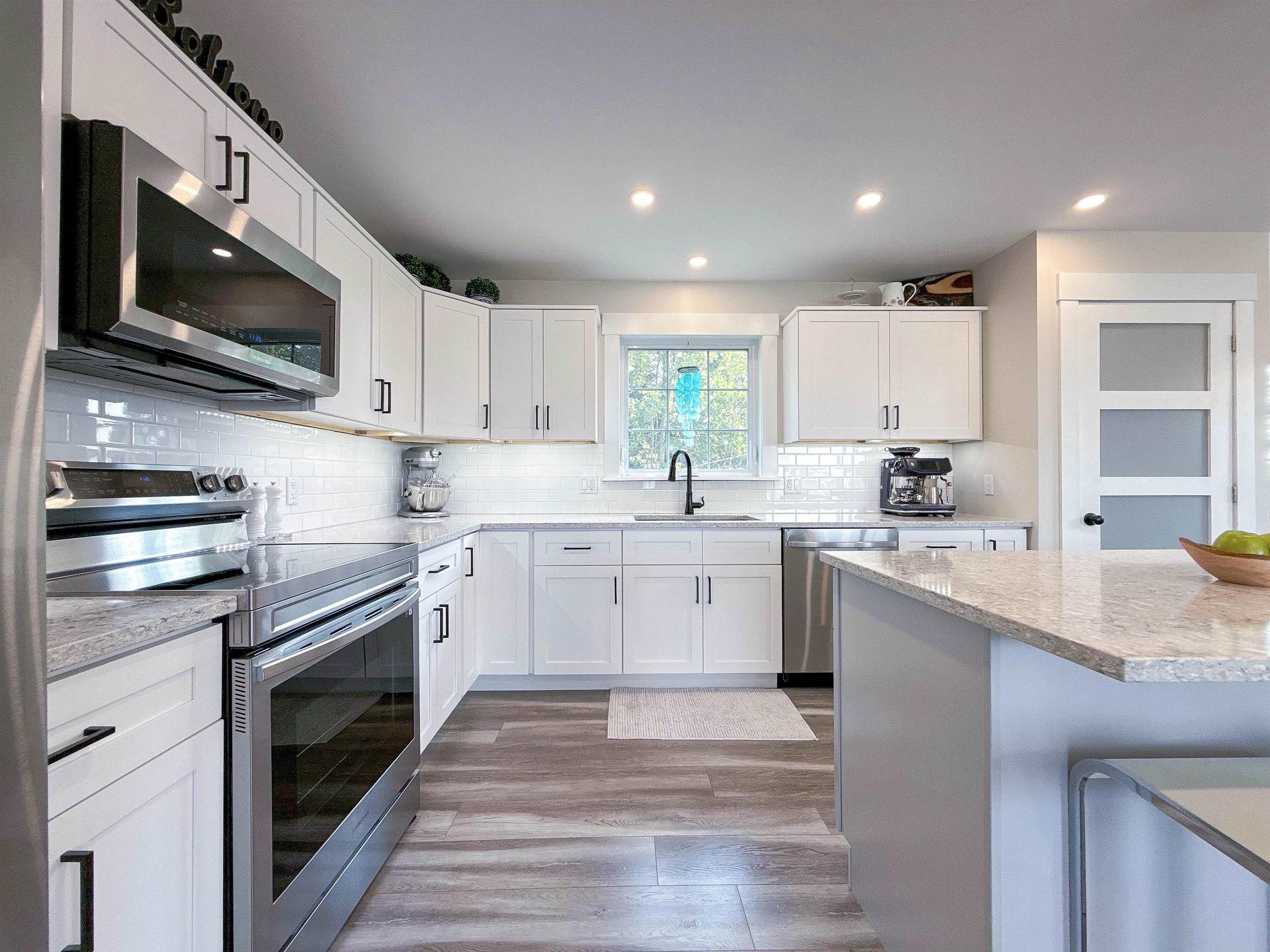 34 Waters Edge Lane, Cornwall, PE - Indoor Photo Showing Kitchen With Upgraded Kitchen