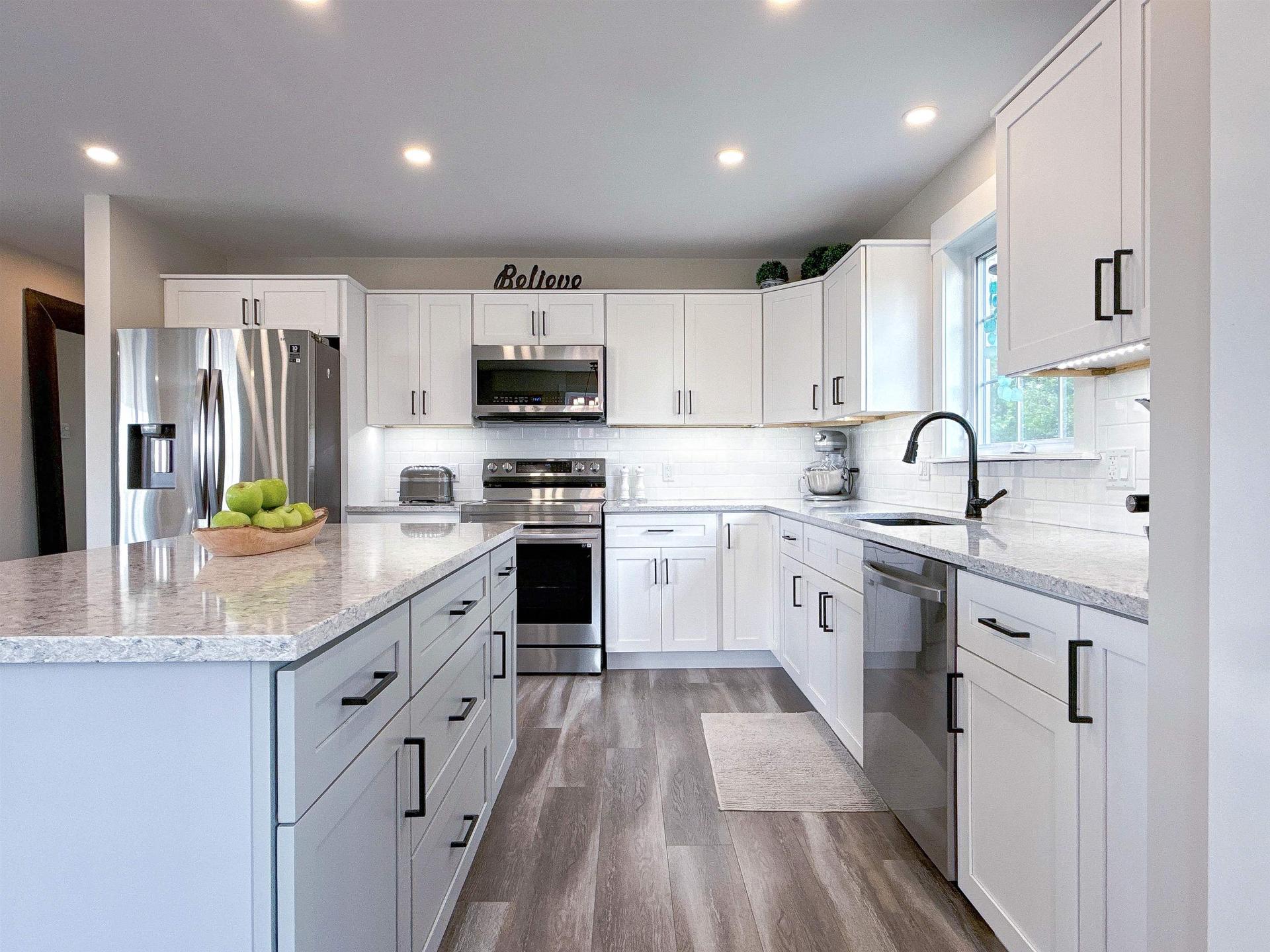 34 Waters Edge Lane, Cornwall, PE - Indoor Photo Showing Kitchen With Upgraded Kitchen