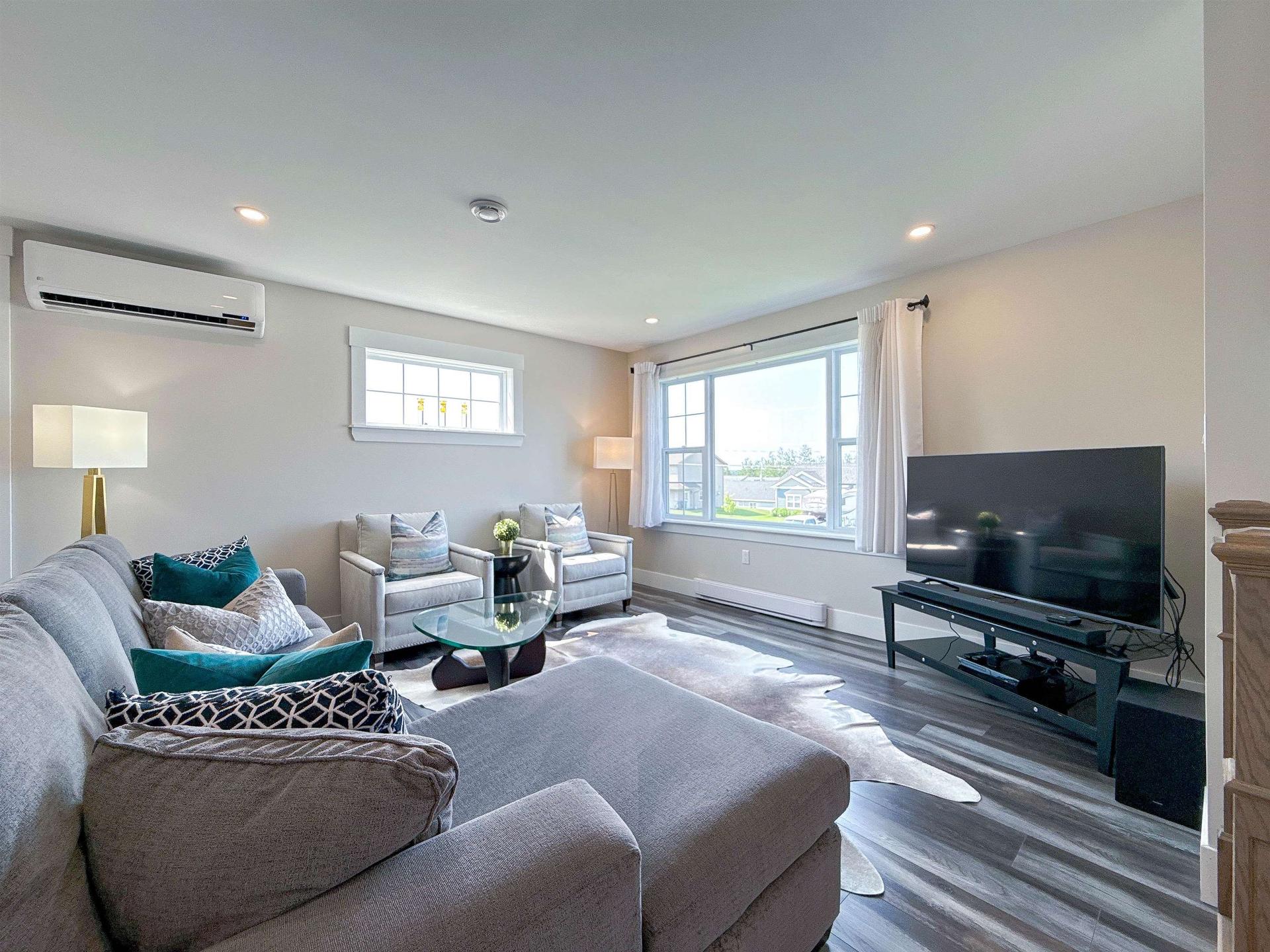 34 Waters Edge Lane, Cornwall, PE - Indoor Photo Showing Living Room