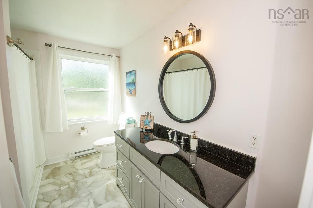 46 Franklin Drive, Truro Heights, NS - Indoor Photo Showing Bathroom