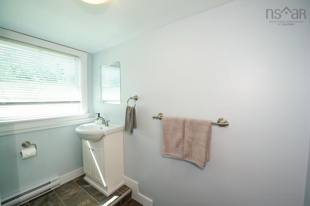 46 Franklin Drive, Truro Heights, NS - Indoor Photo Showing Bathroom