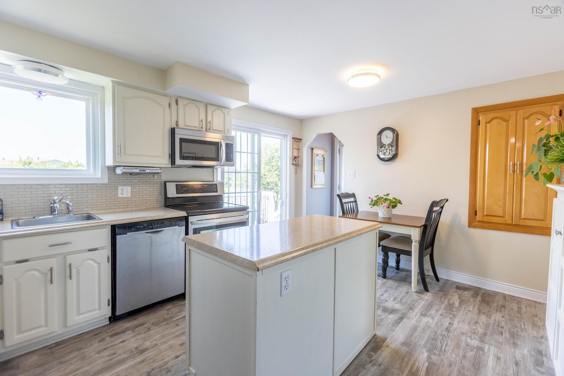 75 Willow Street, Amherst, NS - Indoor Photo Showing Kitchen