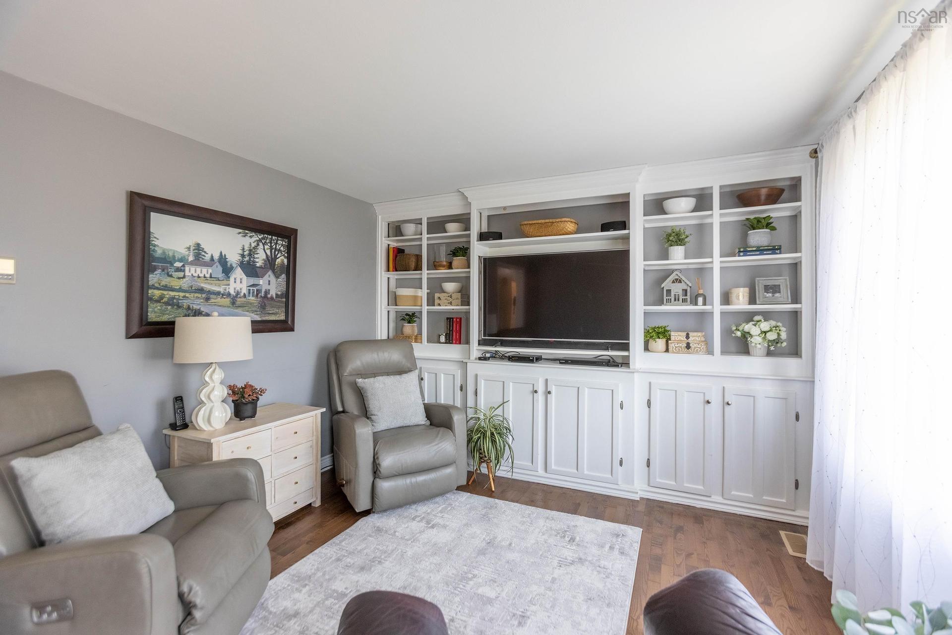 75 Willow Street, Amherst, NS - Indoor Photo Showing Living Room