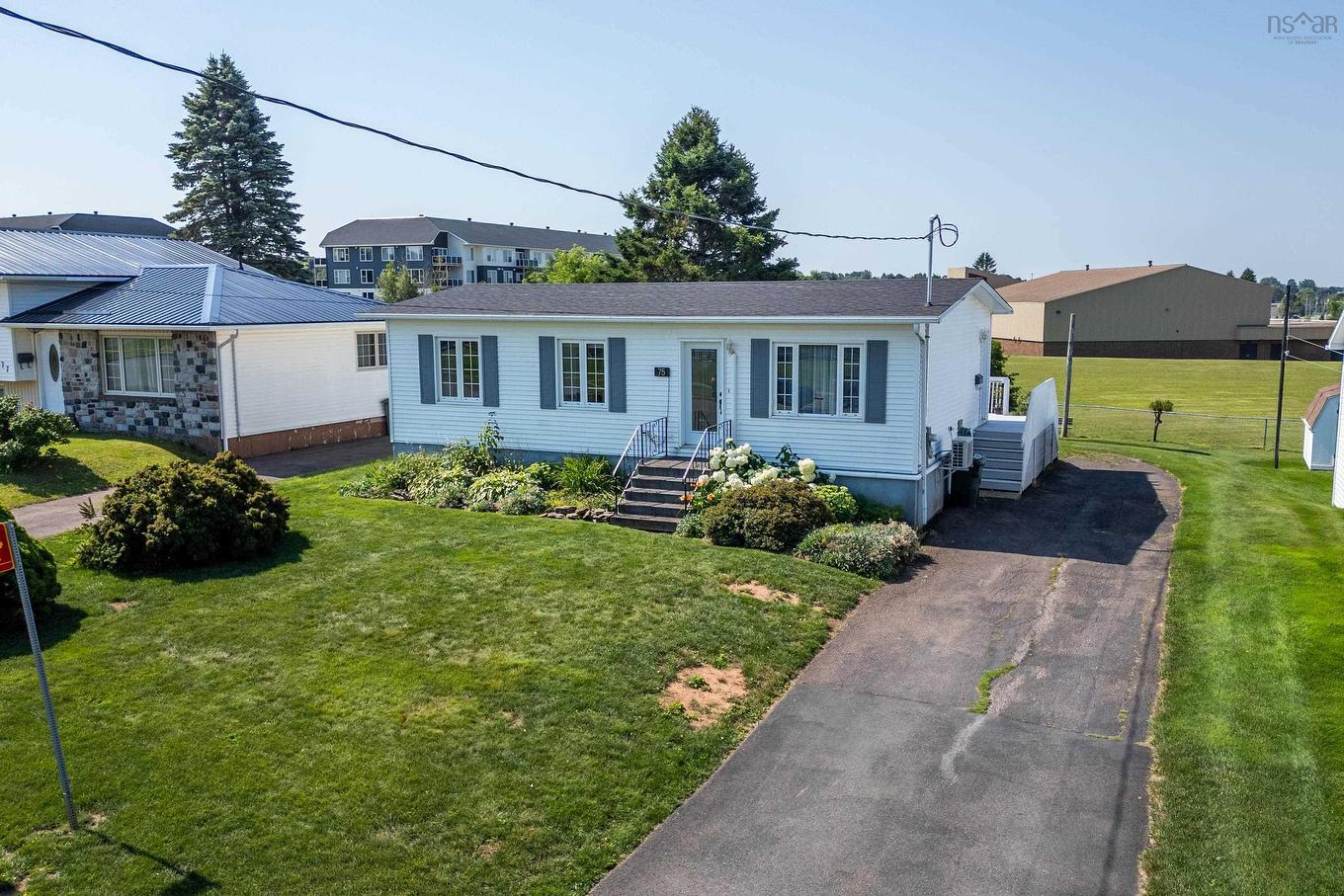 75 Willow Street, Amherst, NS - Outdoor